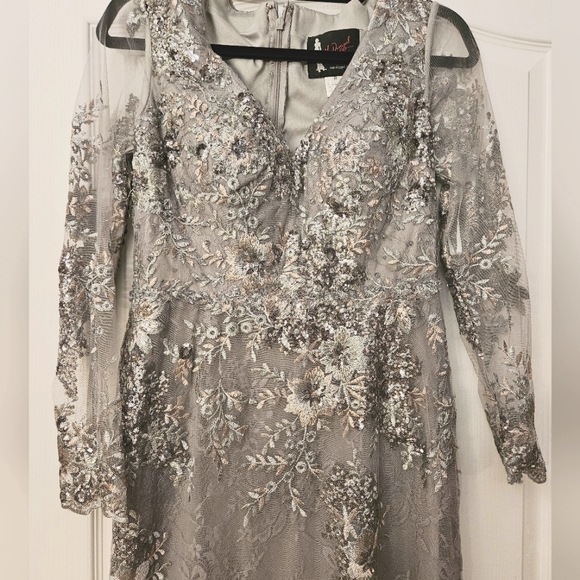 MAC DUGGAL PLATNIMUM EMBELLISHED V NECK ILLUSION LONG SLEEVE GOWN 8 NWOT - Picture 3 of 11